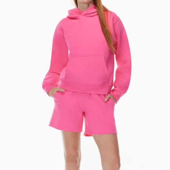 Aritzia, TNA COZY FLEECE BOYFRIEND 6" in Cosmo Pink - Picture 2 of 4